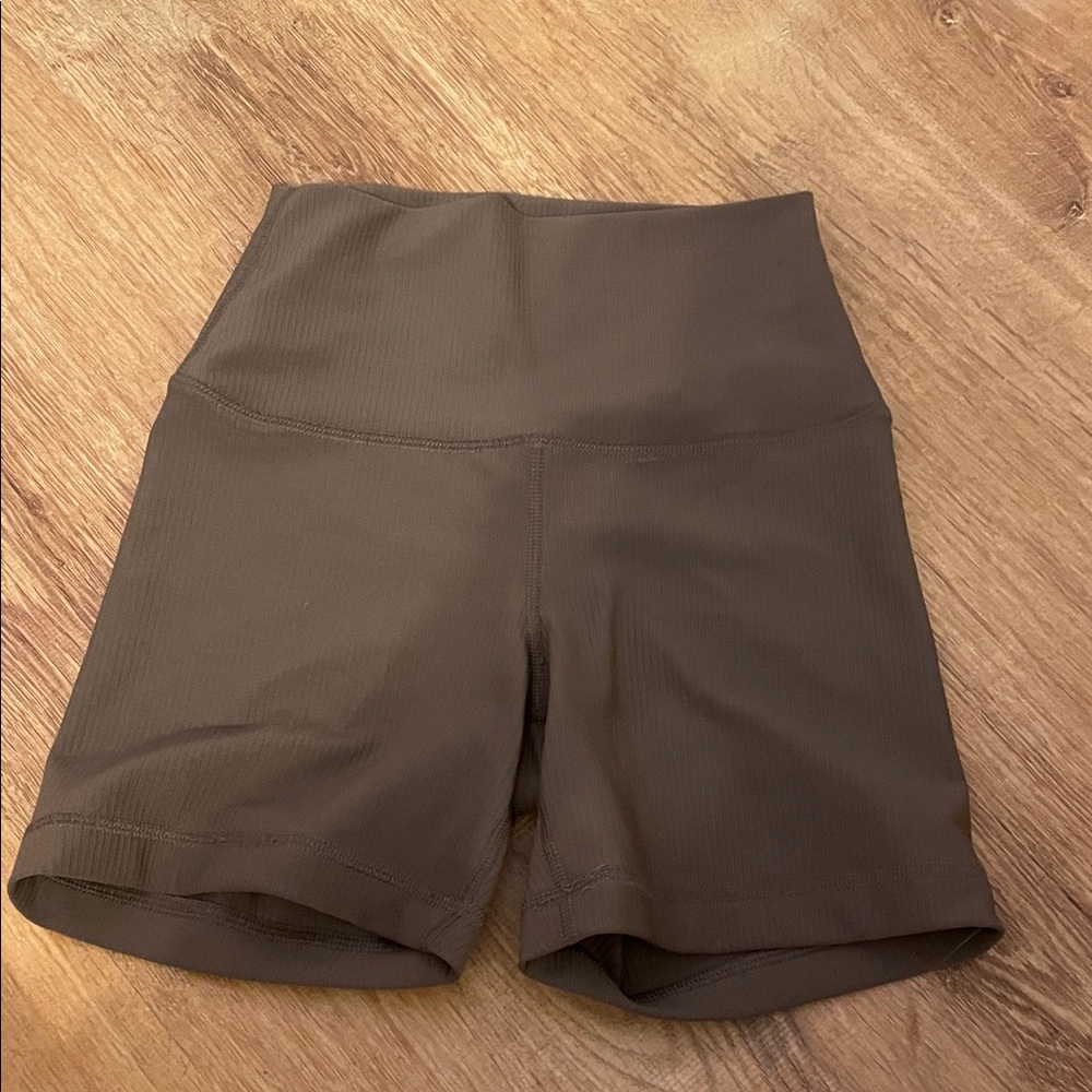 NEVER WORN High-Waist Women's Active Shorts in Dark brown